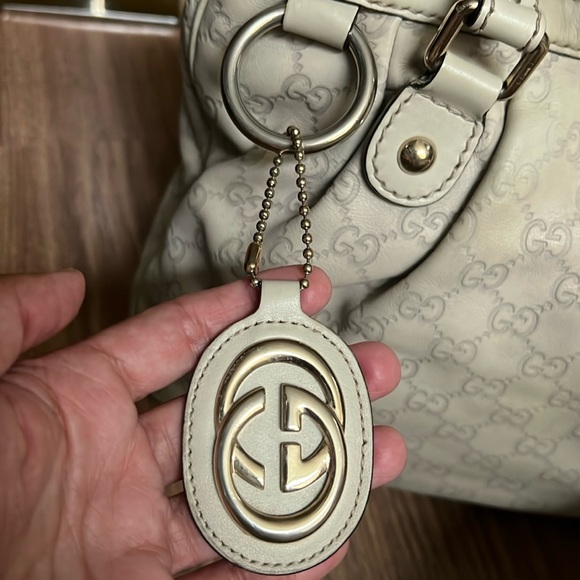 A 235 - 💯% authentic Gucci shoulder bag - Picture 15 of 16